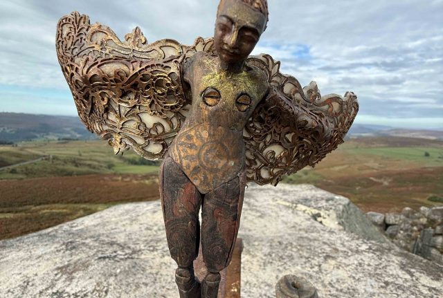 Burbage Edge <br />Higgor Torr<br />A prominant gritstone outcrop, which provides great views down the Hope Valley, with Castleton and Mam Torr in the distance. The Angel of Sheffield